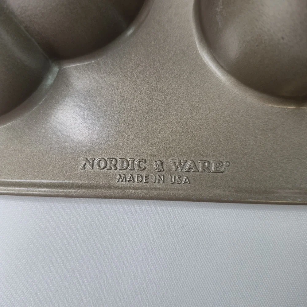 Williams Sonoma Nordic Ware 3D Snowman Pumpkin Cake Pans Baking New w/o box Read